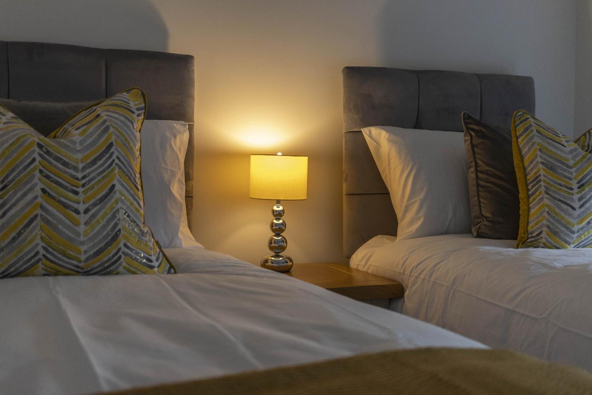 Linacre 11 - Modern 2 Bed Behind The Cathedral With Free Parking And Fast Wifi Apartment Exeter Exterior photo